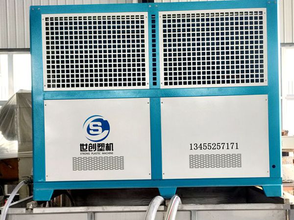 集装箱穿心管设备试机成功